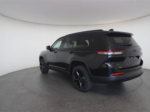 Used 2023 Jeep Grand Cherokee L Limited w/ Black Appearance Package image 12