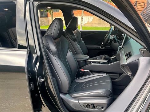 Used 2025 Lexus TX 500h AWD w/ Technology Package image 10
