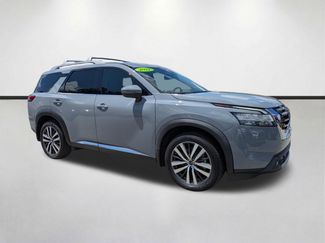 Used 2022 Nissan Pathfinder Platinum w/ Cargo Package AWD/4WD video 1