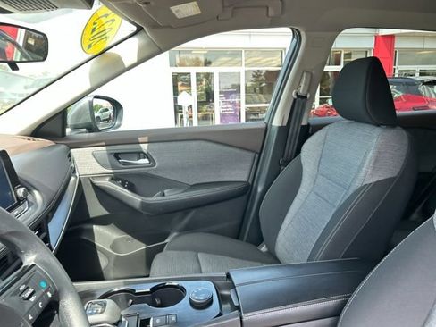 Used 2023 Nissan Rogue SV AWD/4WD image 29