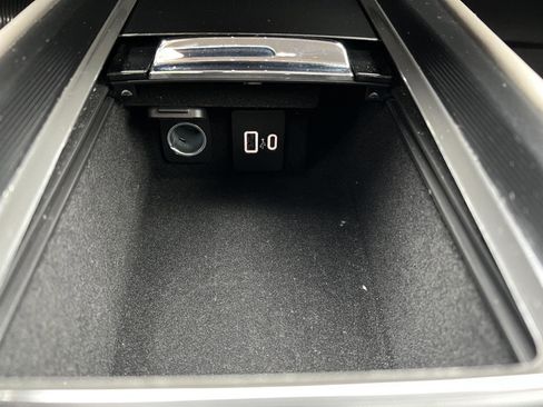 Used 2025 Lincoln Corsair AWD image 33