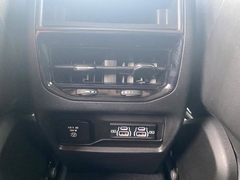 Used 2022 Jeep Grand Cherokee Laredo w/ Luxury Tech Group I image 31