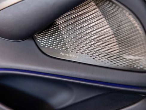 Used 2025 Aston Martin DBX 707 image 32