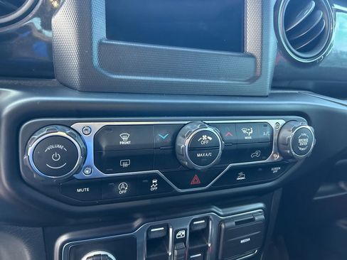 Used 2022 Jeep Wrangler Unlimited Sport image 38