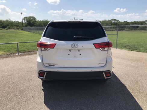 Used 2018 Toyota Highlander Limited image 6