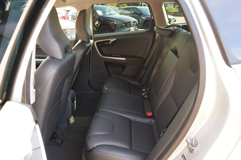 Used 2015 Volvo XC60 T6 w/ Proximity Package AWD/4WD image 19