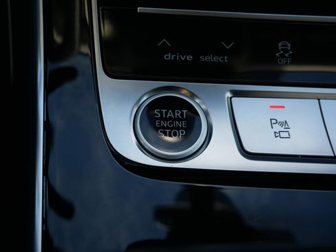 Used 2022 Audi Q8 Prestige image 31