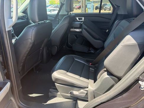 Used 2024 Ford Explorer XLT w/ Equipment Group 202A AWD/4WD image 16