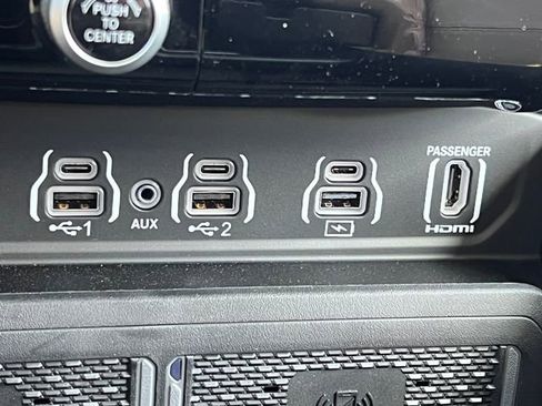 Used 2025 RAM 2500 Limited AWD/4WD image 28