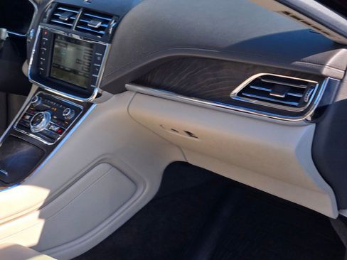 Used 2017 Lincoln Continental Select w/ Climate Package image 6