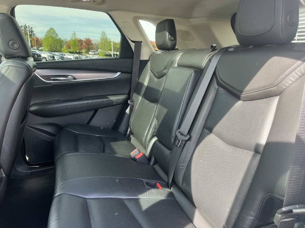 Used 2017 Cadillac XT5 Luxury w/ Driver Awareness Package FWD image 18