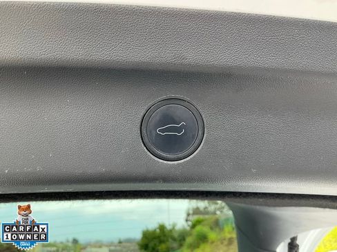 Used 2021 Tesla Model Y Long Range AWD/4WD image 10