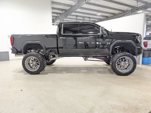 Used 2024 GMC Sierra 2500 Denali Ultimate AWD/4WD image 2