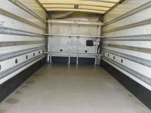 Used 2020 Isuzu NPR image 29