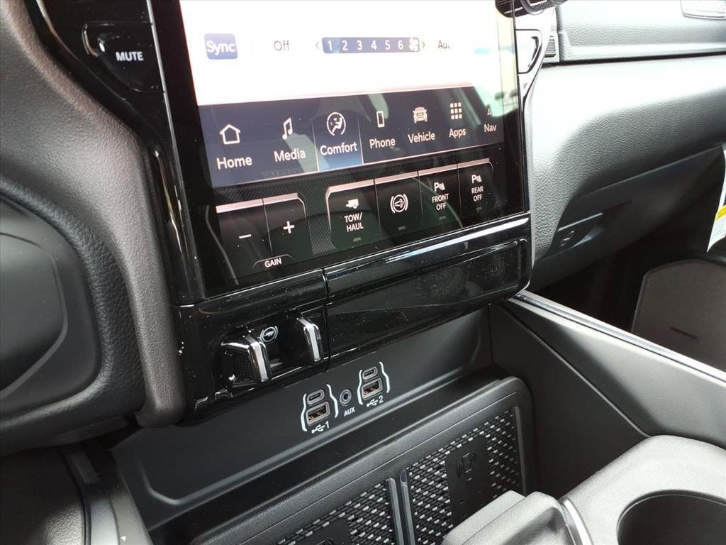 New 2026 RAM 2500 Laramie AWD/4WD image 30