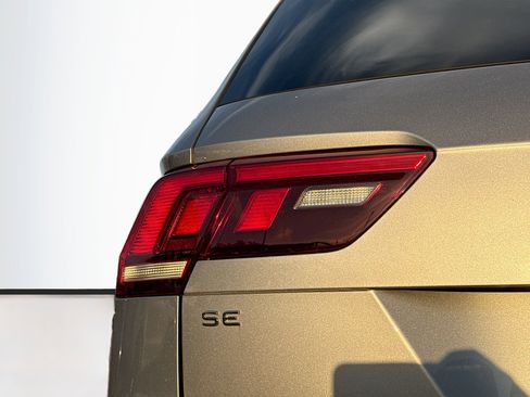 Used 2023 Volkswagen Tiguan SE R-Line image 10