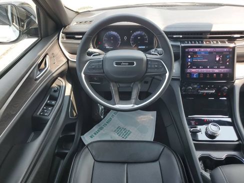 Certified 2025 Jeep Grand Cherokee L Limited w/ Luxury Tech Group II AWD/4WD image 20