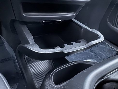 Used 2024 Chrysler Pacifica Select image 18