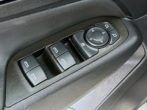 Used 2023 Chevrolet Equinox LT FWD image 18