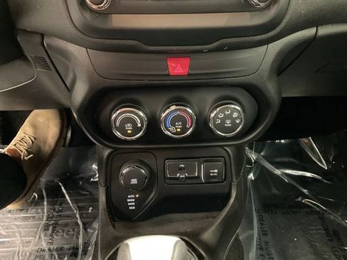Used 2017 Jeep Renegade Altitude AWD/4WD image 20
