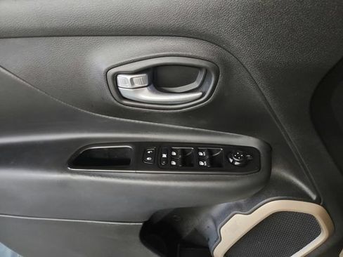 Used 2016 Jeep Renegade Limited w/ Safety & Security Group AWD/4WD image 16
