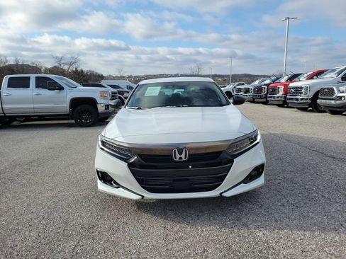 Used 2022 Honda Accord Sport image 2