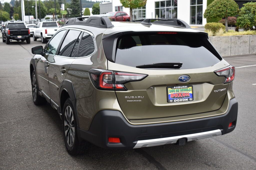 Used 2025 Subaru Outback Limited AWD/4WD image 3
