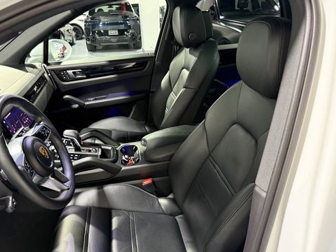 Used 2022 Porsche Cayenne image 27