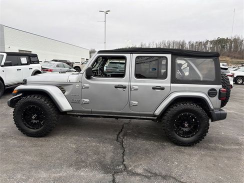 Used 2018 Jeep Wrangler Unlimited Sahara image 7