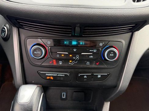 Used 2019 Ford Escape SEL image 15