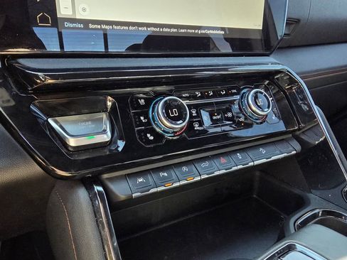 Used 2024 GMC Sierra 1500 AT4 w/ AT4 Premium Package image 18