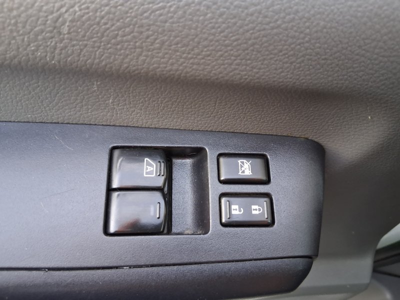 Used 2016 Nissan NV 2500 SV w/ Technology Package RWD image 14