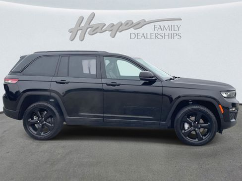 Used 2023 Jeep Grand Cherokee Limited w/ Black Appearance Package image 2