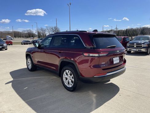 Used 2023 Jeep Grand Cherokee Limited image 3