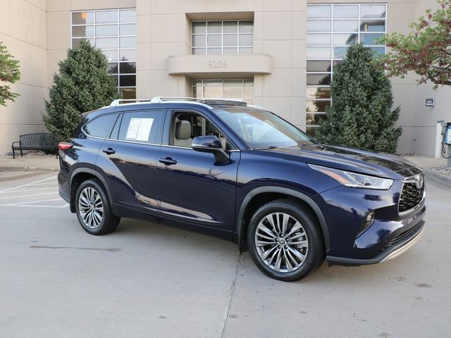 Used 2021 Toyota Highlander Platinum AWD/4WD image 1