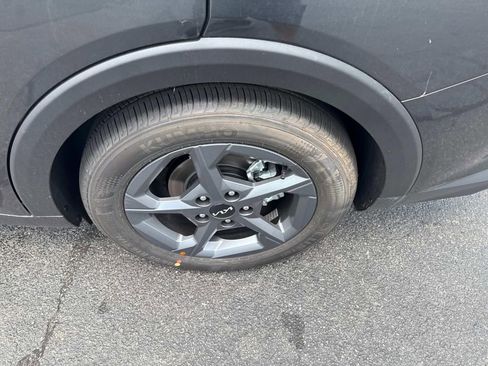 New 2025 Kia K4 LXS image 6