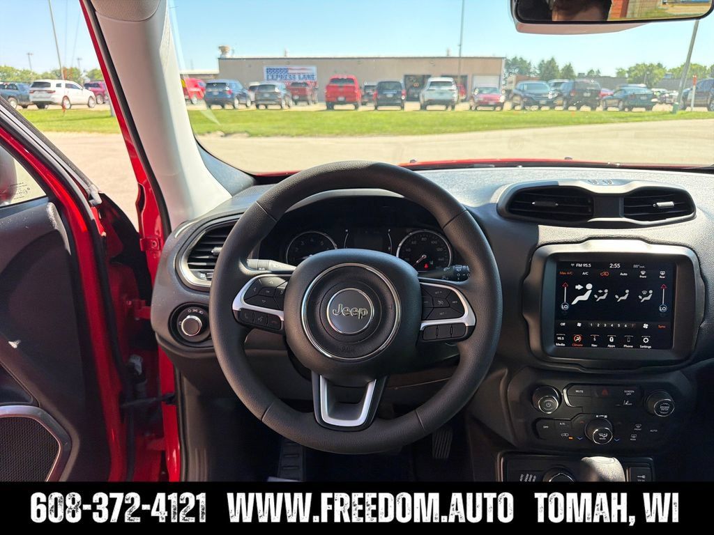 Used 2023 Jeep Renegade Latitude AWD/4WD image 13