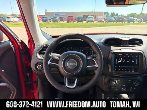 Used 2023 Jeep Renegade Latitude AWD/4WD image 13