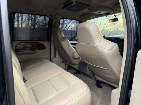 Used 2003 Ford F350 Lariat image 24