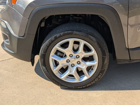 Used 2018 Jeep Renegade Latitude image 6