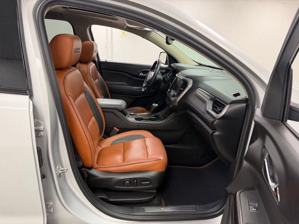 Used 2017 GMC Acadia SLT AWD/4WD image 10