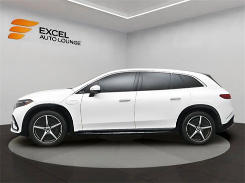 Used 2023 Mercedes-Benz EQS 580 4MATIC SUV image 2