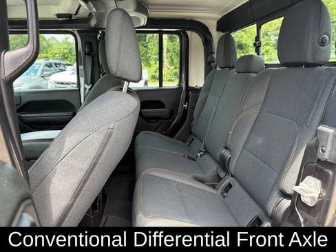 Used 2024 Jeep Gladiator Sport AWD/4WD image 16