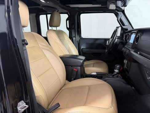 Used 2018 Jeep Wrangler Unlimited Sahara image 23