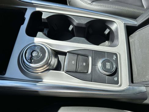 Used 2022 Ford Explorer XLT w/ Equipment Group 202A image 27