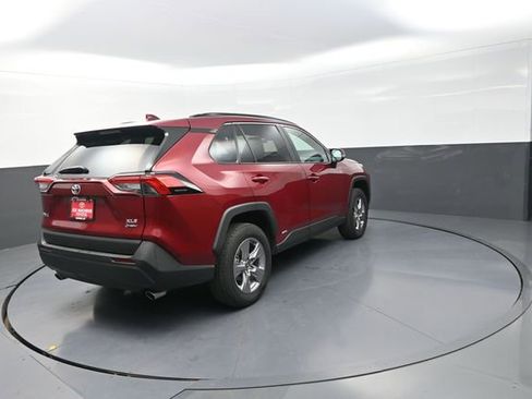 Used 2025 Toyota RAV4 XLE AWD/4WD image 3