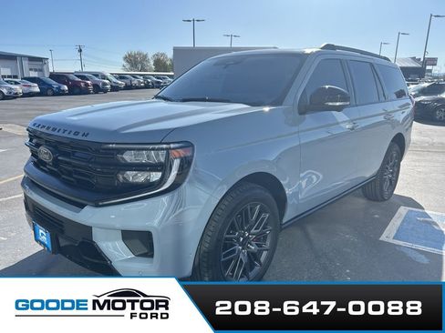 Used 2025 Ford Expedition Platinum w/ Stealth Performance Package AWD/4WD image 2