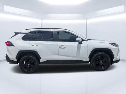 Used 2020 Toyota RAV4 XLE AWD/4WD image 2