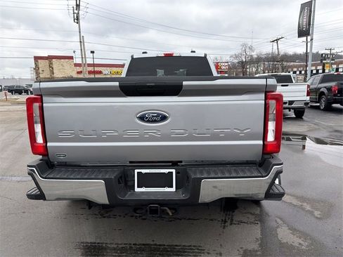 Used 2023 Ford F350 XLT image 4