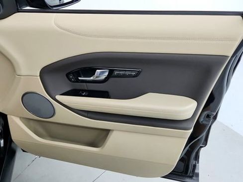 Used 2018 Land Rover Range Rover Evoque SE Premium image 21